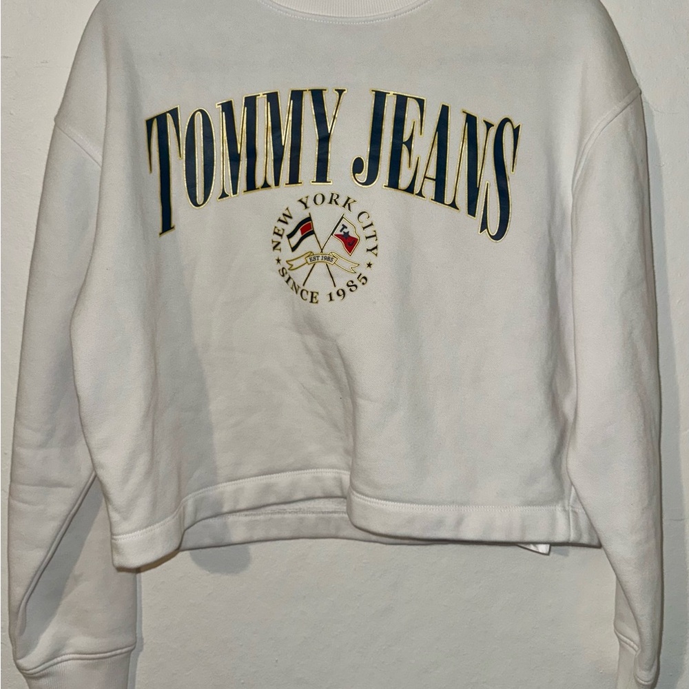 Tommy Hilfiger White Sweatshirt with Navy and Red Accents